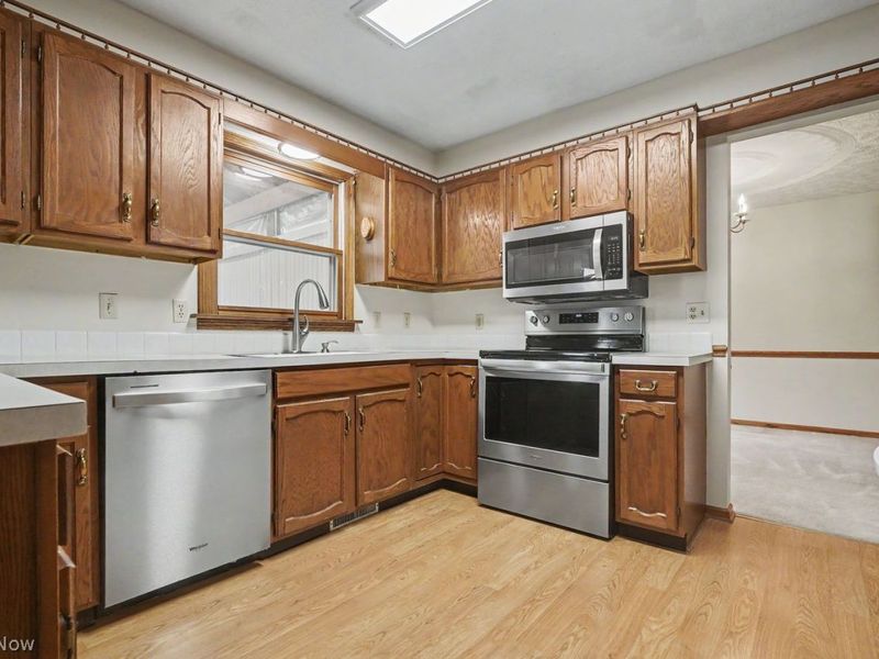 1457 Gray Fox Drive, Green, OH 44720 Photo 12