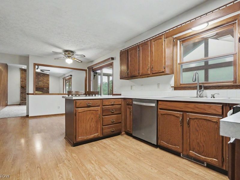 1457 Gray Fox Drive, Green, OH 44720 Photo 8
