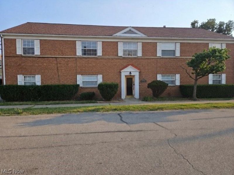 17876 Lake Shore Boulevard, Cleveland, OH 44119 Photo 1