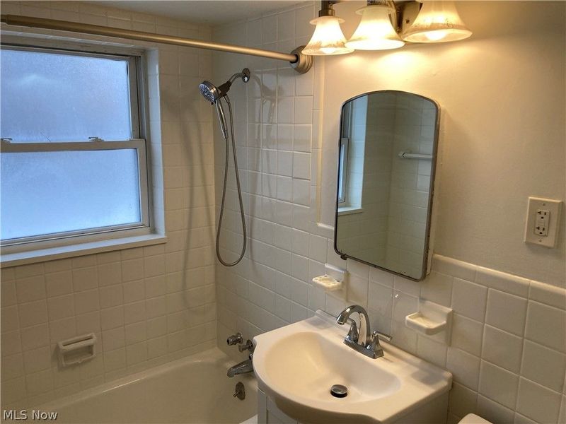 17876 Lake Shore Boulevard, Cleveland, OH 44119 Photo 10