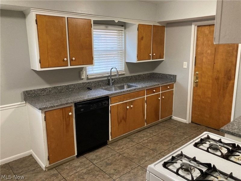 17876 Lake Shore Boulevard, Cleveland, OH 44119 Photo 16