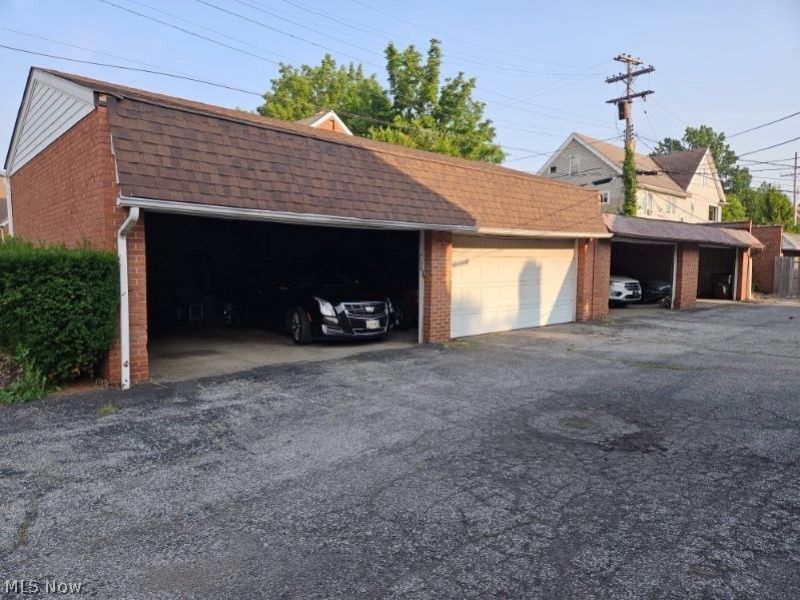 17876 Lake Shore Boulevard, Cleveland, OH 44119 Photo 4