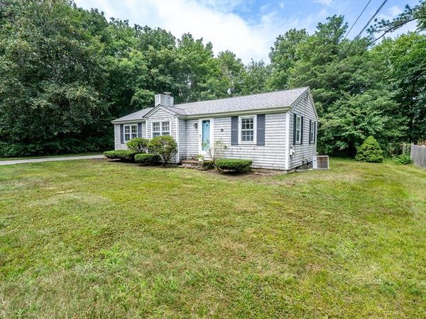 16 Lakeside Dr, Barnstable, MA 02648