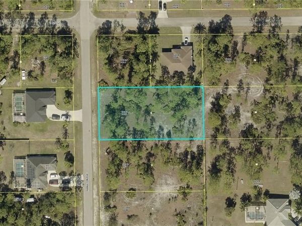 820 Hamilton AVE , LEHIGH ACRES, FL 33972