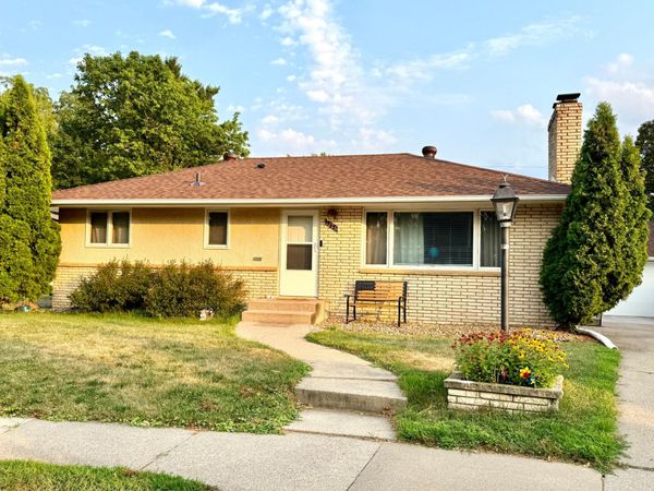2226 Cardinal Place , Saint Paul, MN 55119