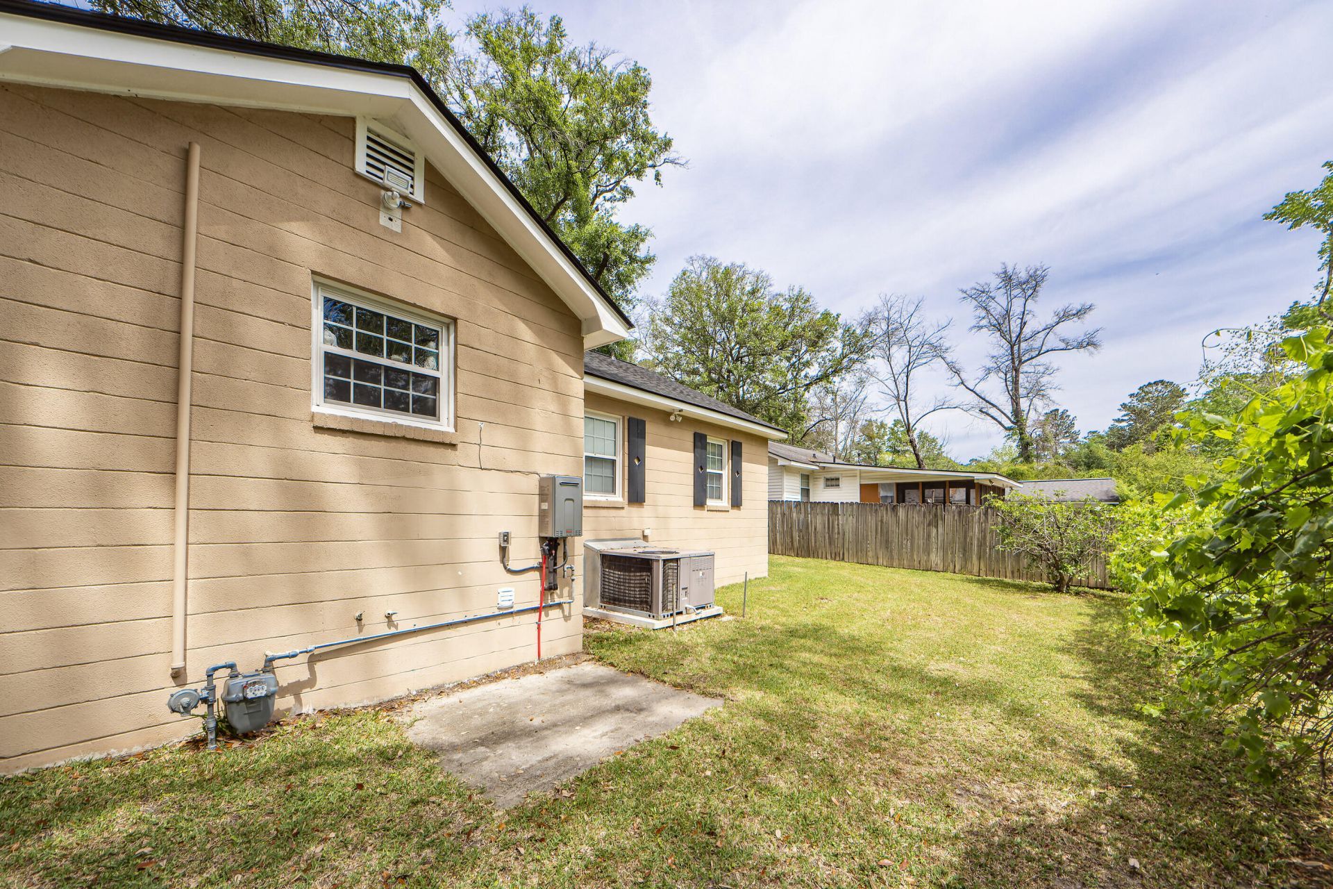 703 N Magnolia Street Photo 35