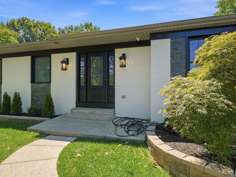 893 Singing Hills Lane, Columbus, OH 43235 Photo 3