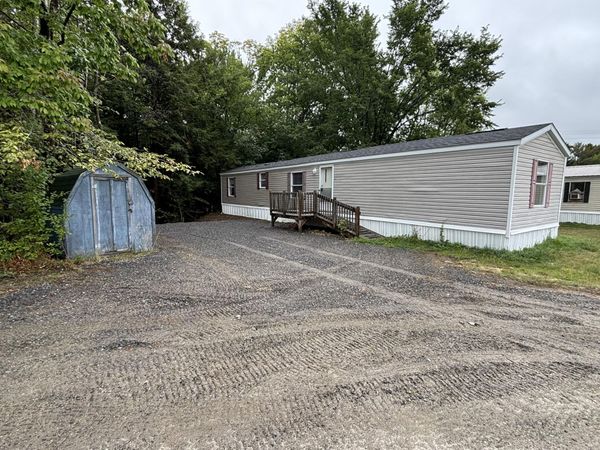 17 Winter Drive, Farmingdale, ME 04344