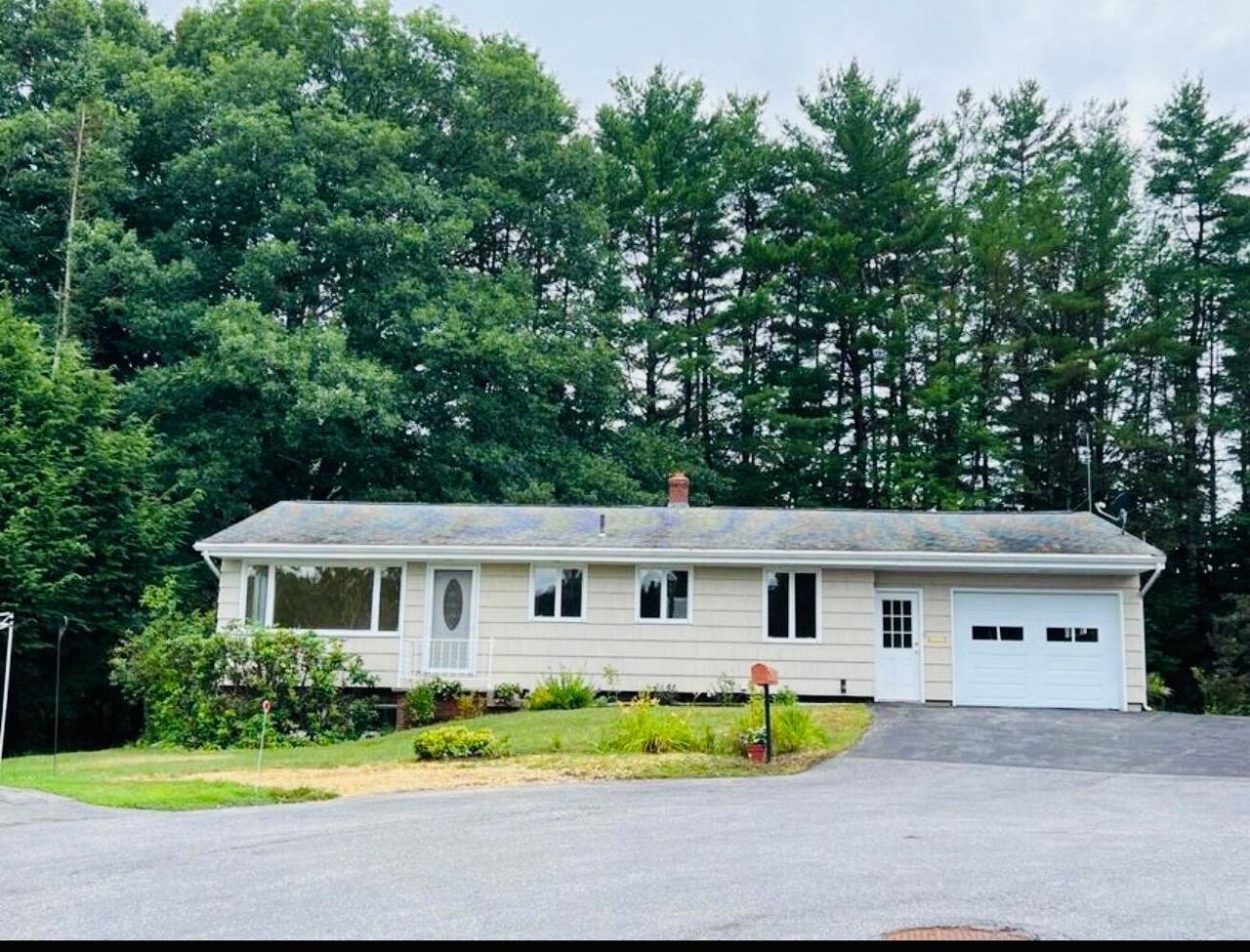 2 Carrier Place, Lewiston, ME 04240 Main Photo