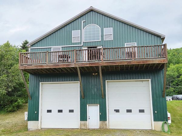 432 Auburn Road, Peru, ME 04290