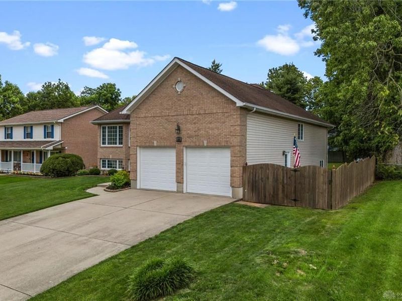 406 Lawndale Court, Lebanon, OH 45036 Photo 2