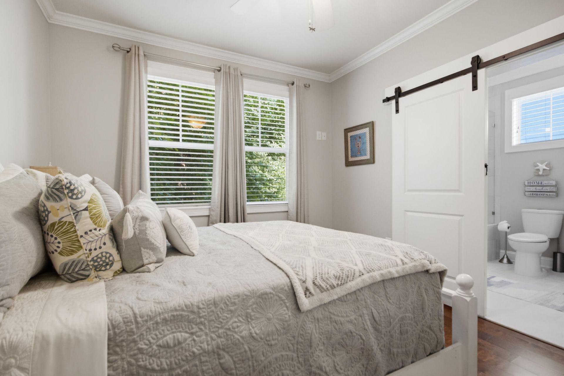 5138 Hyde Park Village Lane Photo 20