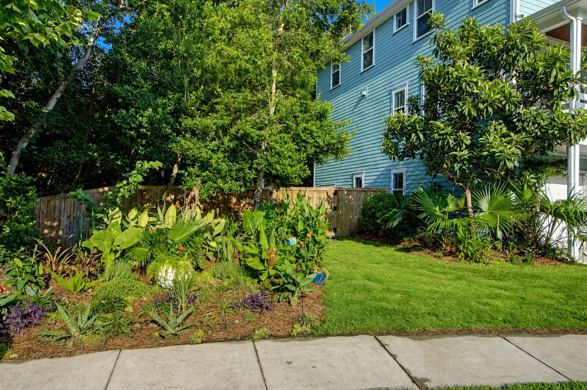 5138 Hyde Park Village Lane Photo 4