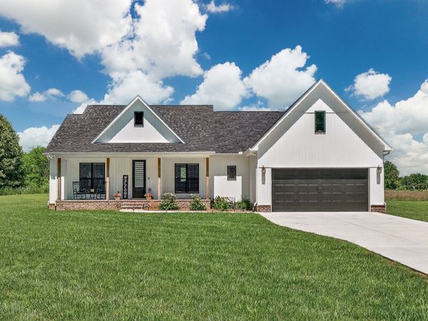 9 Town Rd , Fayetteville, TN 37334