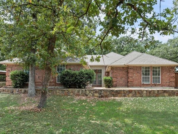 1022 Oak Tree Drive, Fort Worth, TX 76140