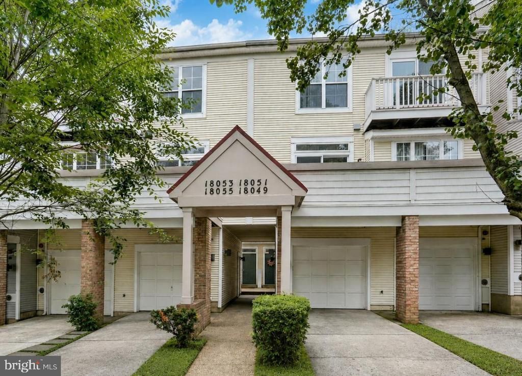 18055 ROYAL BONNET CIRCLE , GAITHERSBURG, MD 20886