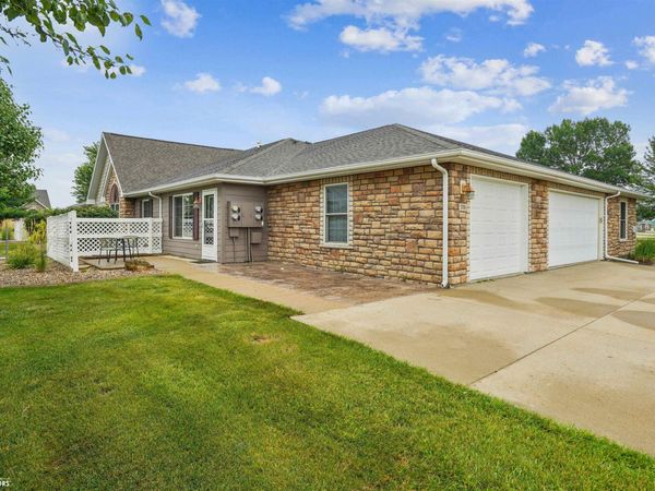 1709 E Greenwood Ln, Mount Pleasant, IA 52641