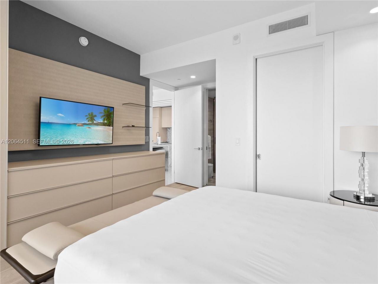 5775 Collins Ave, Unit 405, Miami Beach, FL 33140 Photo