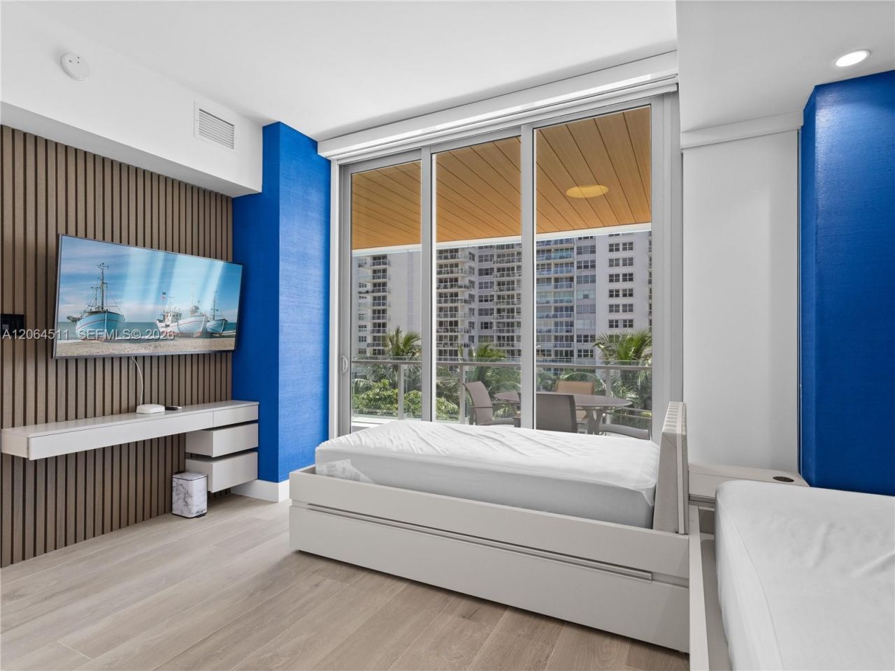 5775 Collins Ave, Unit 405, Miami Beach, FL 33140 Photo