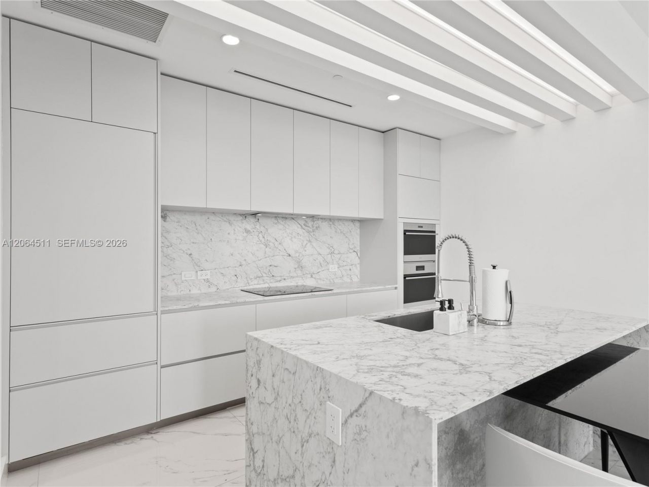 5775 Collins Ave, Unit 405, Miami Beach, FL 33140 Photo