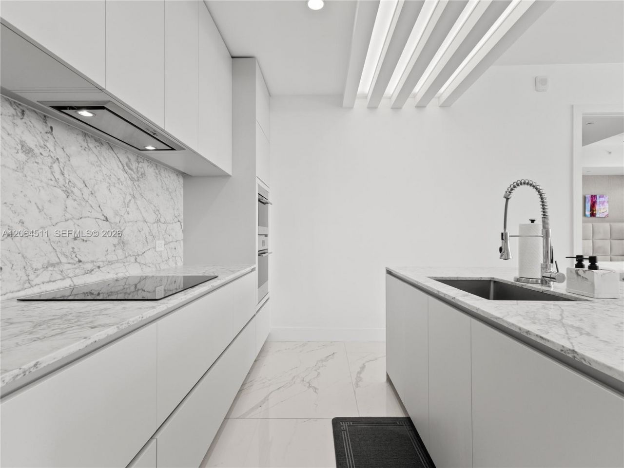 5775 Collins Ave, Unit 405, Miami Beach, FL 33140 Photo