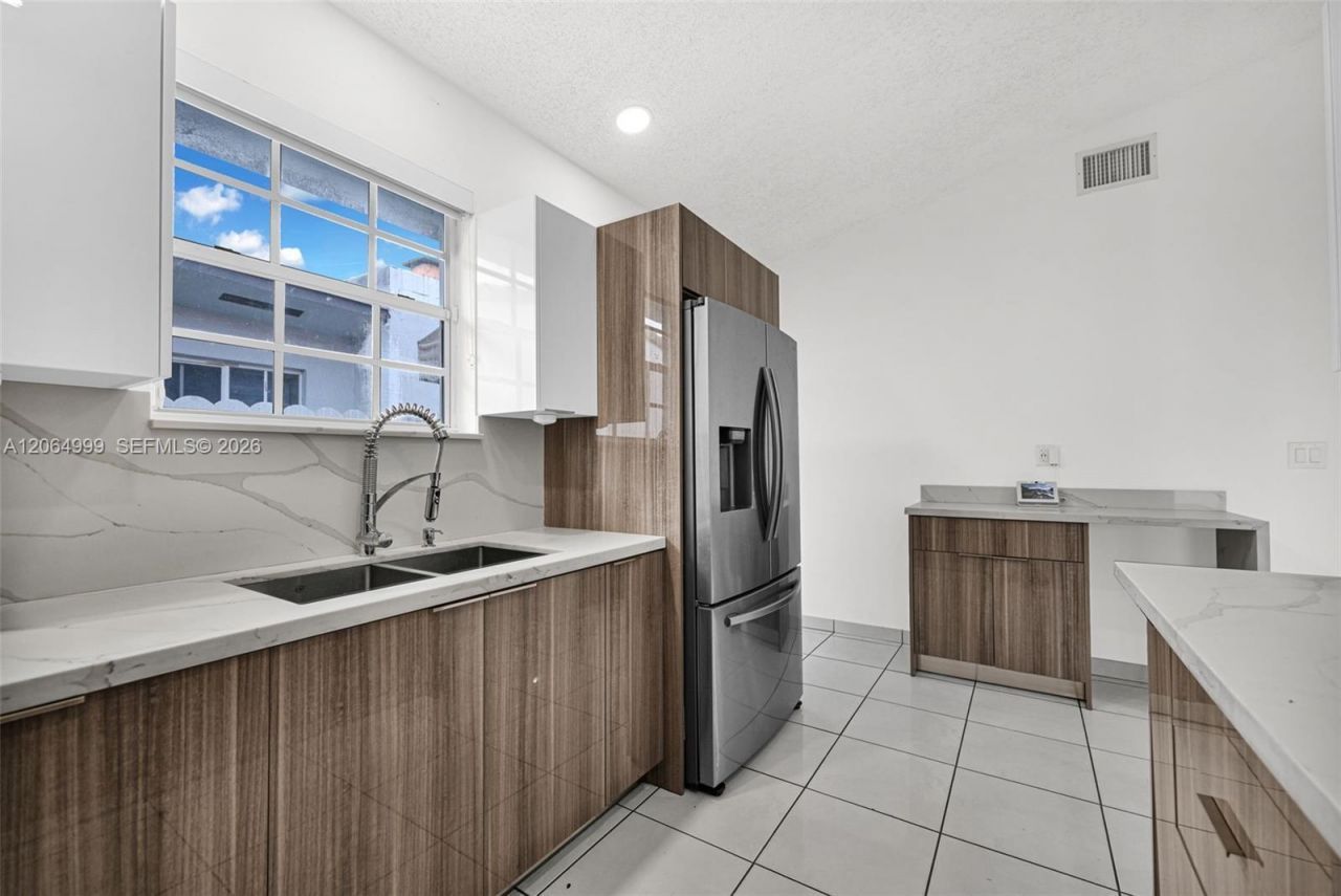 451 E 37th St , Hialeah, FL 33013 Photo