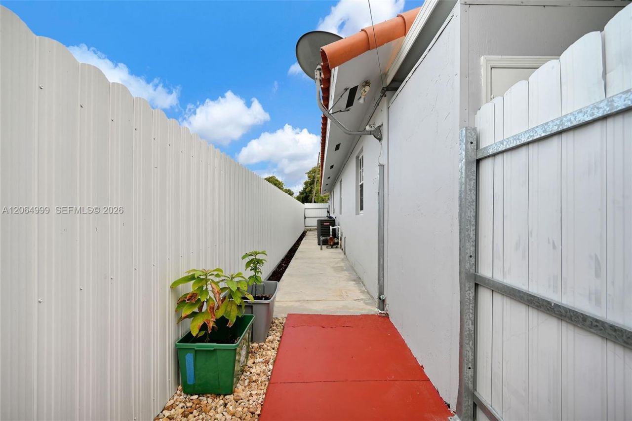 451 E 37th St , Hialeah, FL 33013 Photo