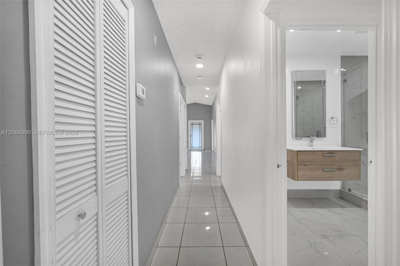 451 E 37th St , Hialeah, FL 33013 Photo