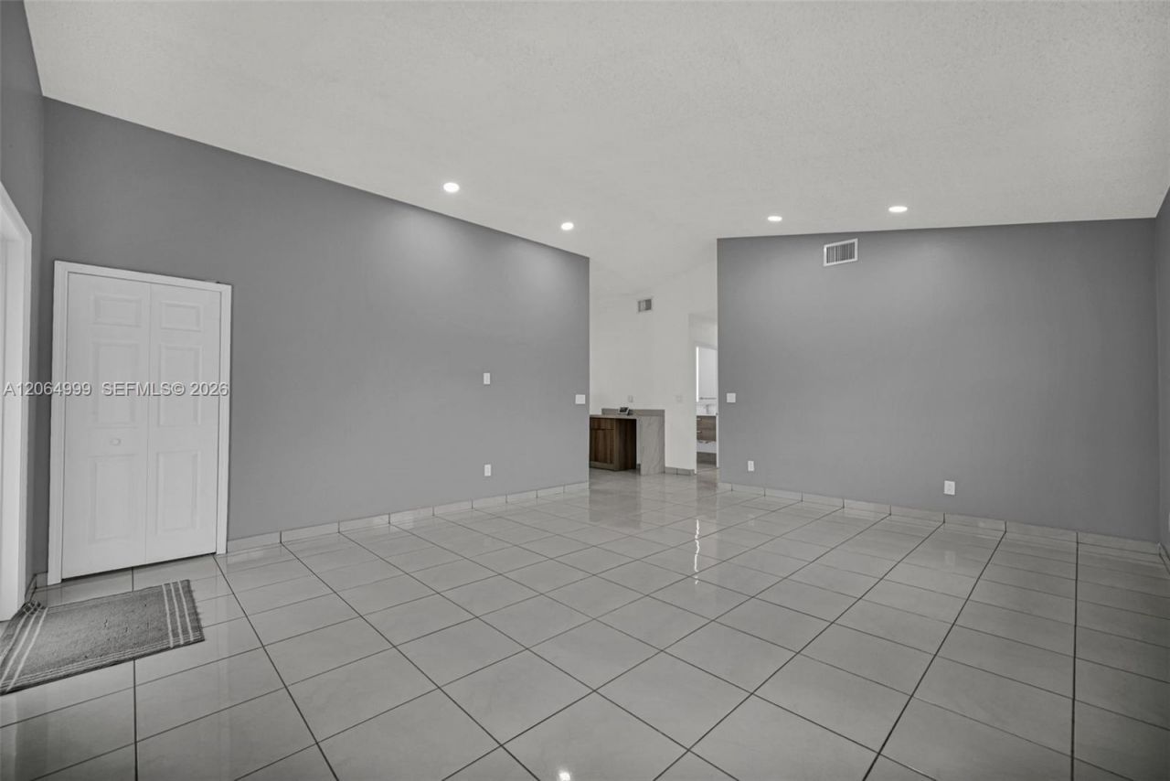 451 E 37th St , Hialeah, FL 33013 Photo