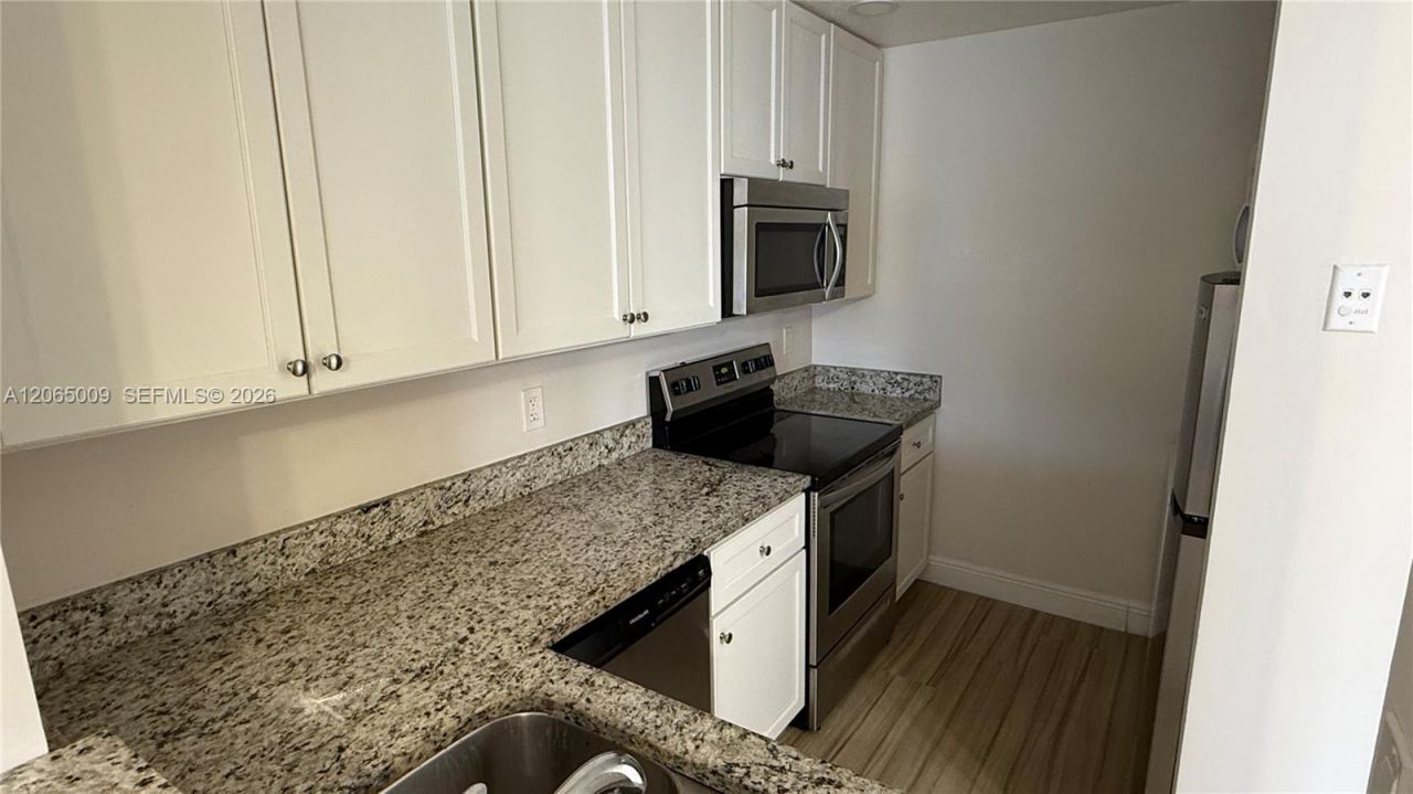 1006 Twin Lakes Dr, Unit 20-E, Coral Springs, FL 33071 Photo