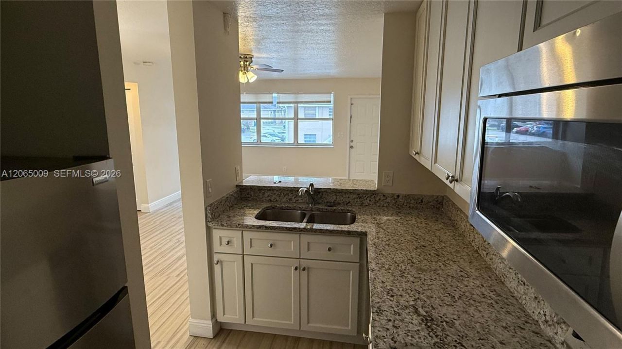 1006 Twin Lakes Dr, Unit 20-E, Coral Springs, FL 33071 Photo