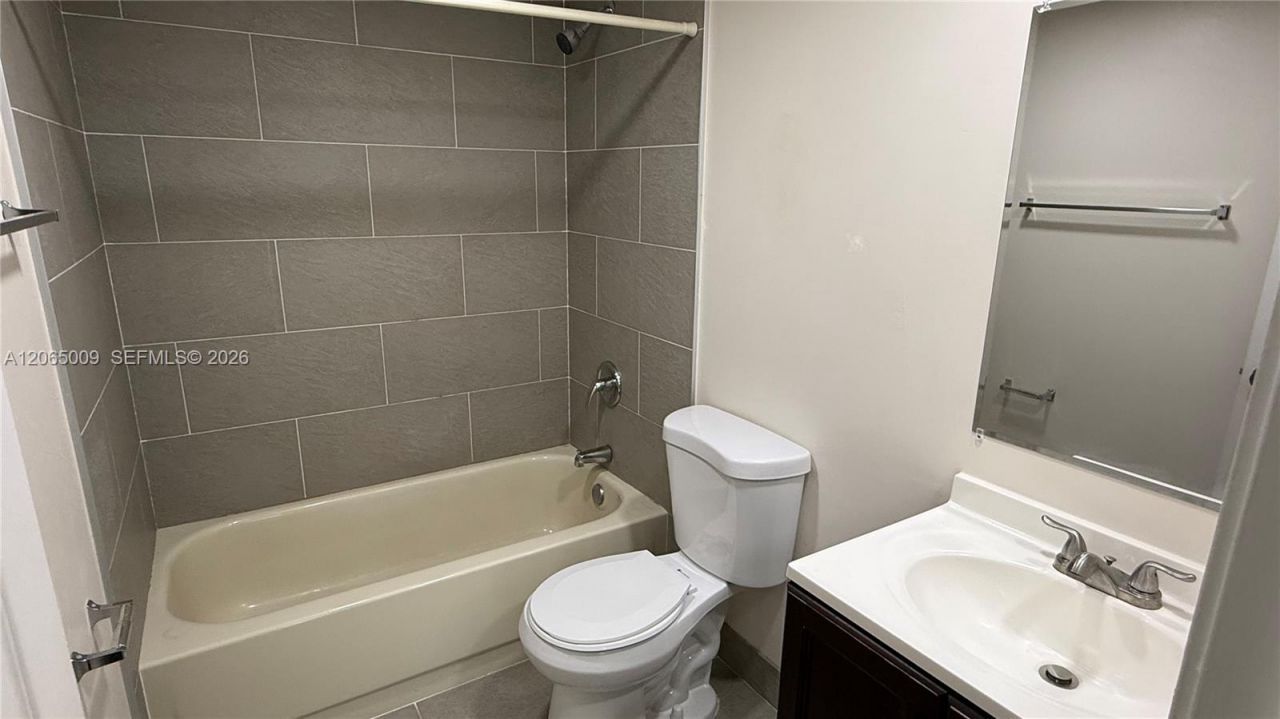 1006 Twin Lakes Dr, Unit 20-E, Coral Springs, FL 33071 Photo