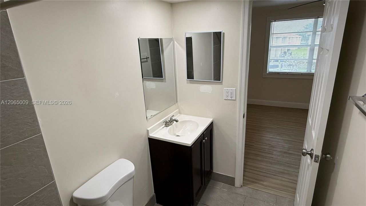 1006 Twin Lakes Dr, Unit 20-E, Coral Springs, FL 33071 Photo