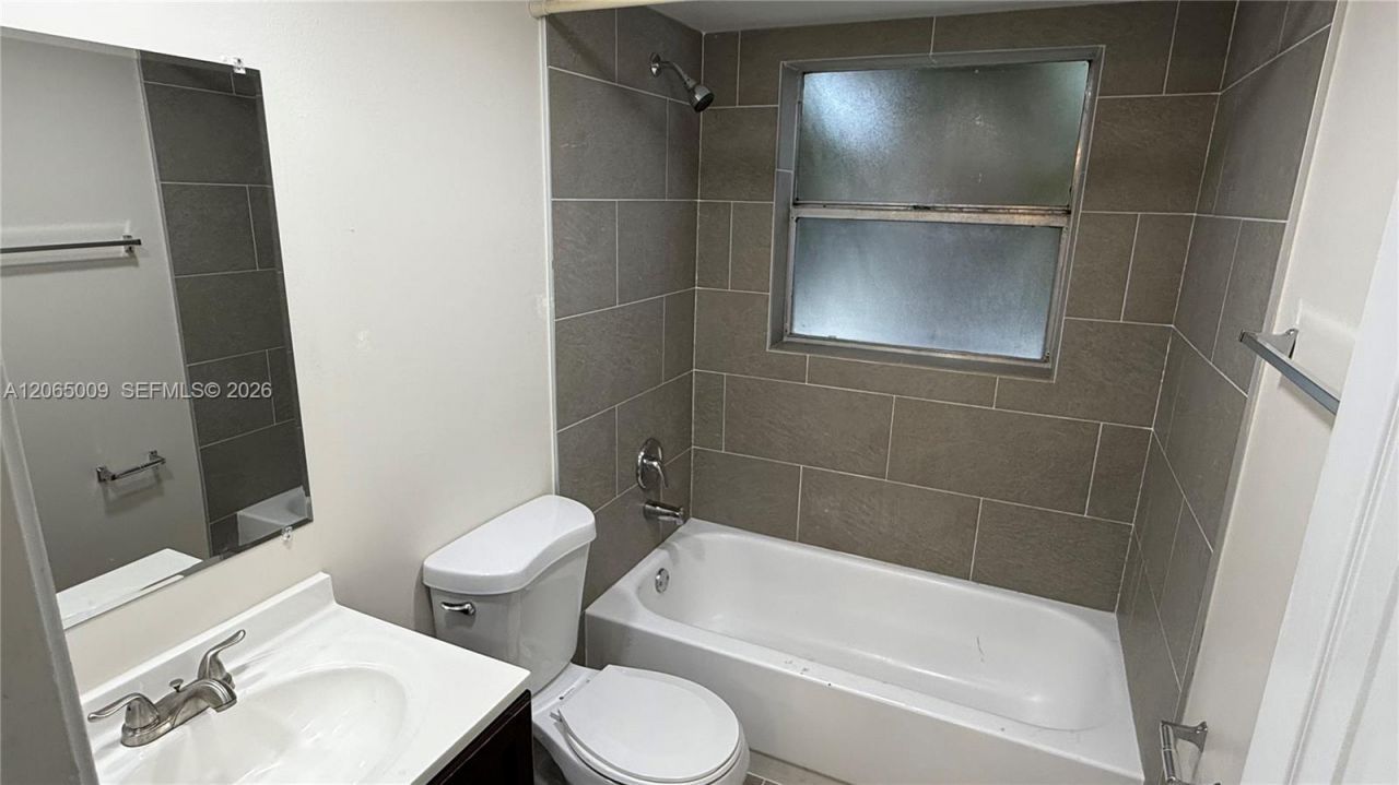 1006 Twin Lakes Dr, Unit 20-E, Coral Springs, FL 33071 Photo