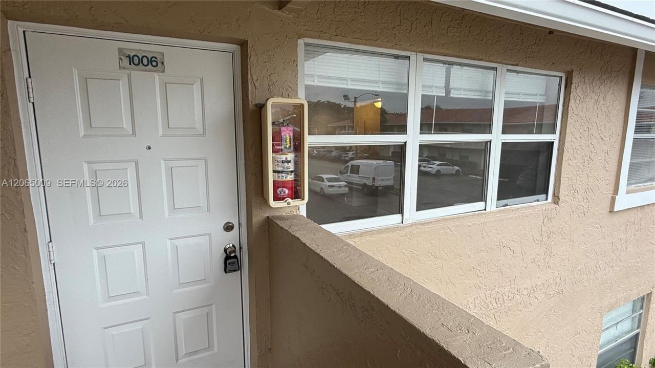 1006 Twin Lakes Dr, Unit 20-E, Coral Springs, FL 33071 Photo