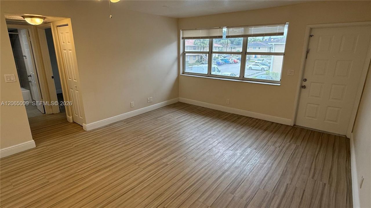 1006 Twin Lakes Dr, Unit 20-E, Coral Springs, FL 33071 Photo