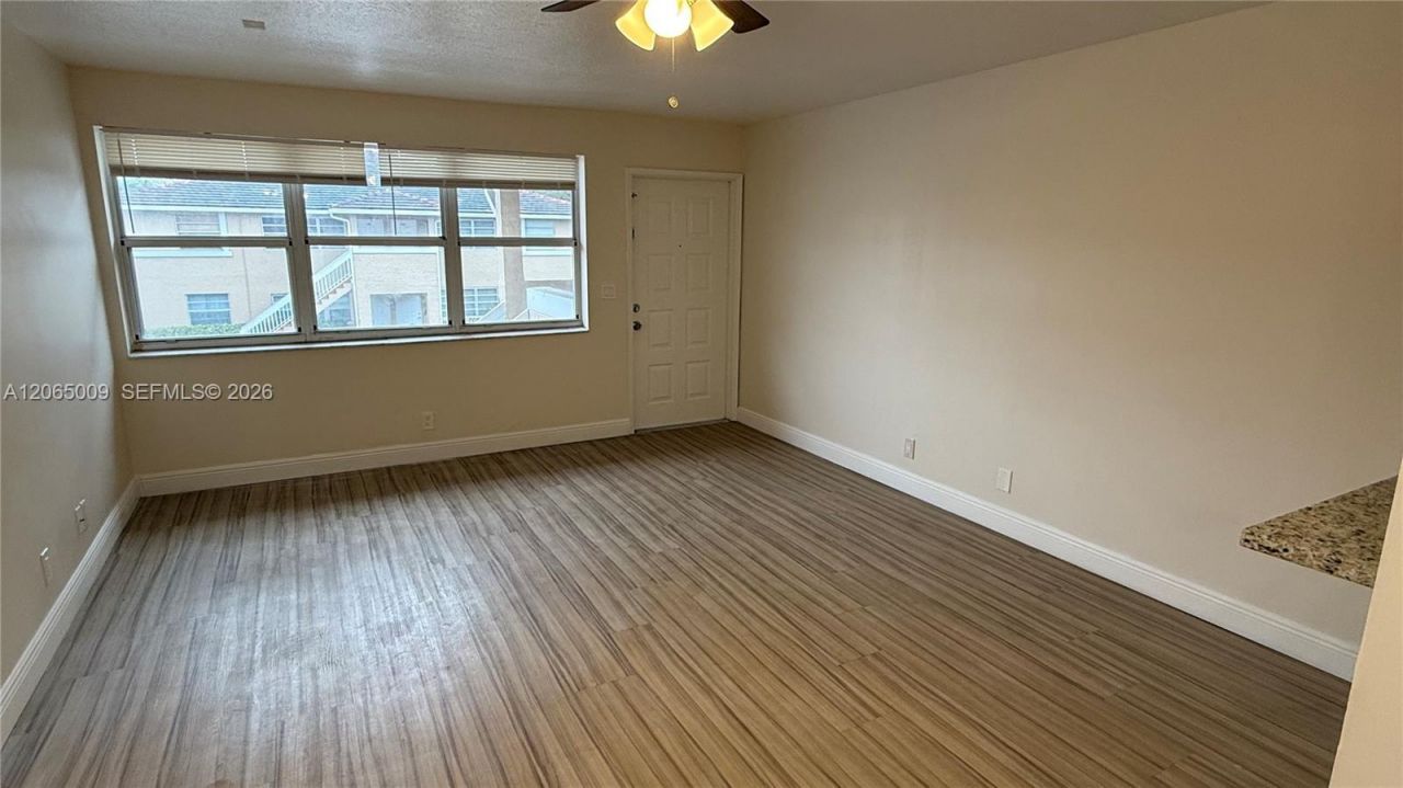 1006 Twin Lakes Dr, Unit 20-E, Coral Springs, FL 33071 Photo