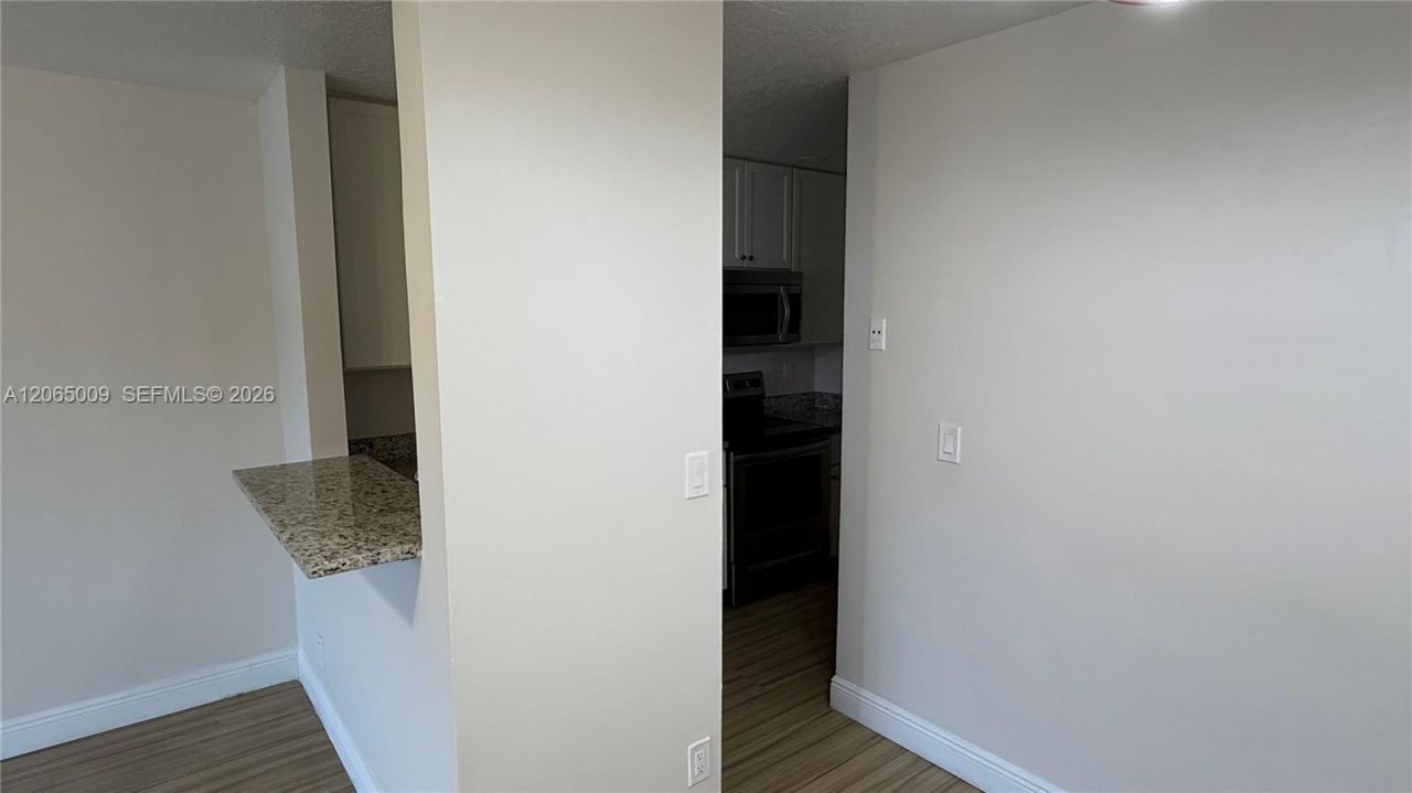 1006 Twin Lakes Dr, Unit 20-E, Coral Springs, FL 33071 Photo