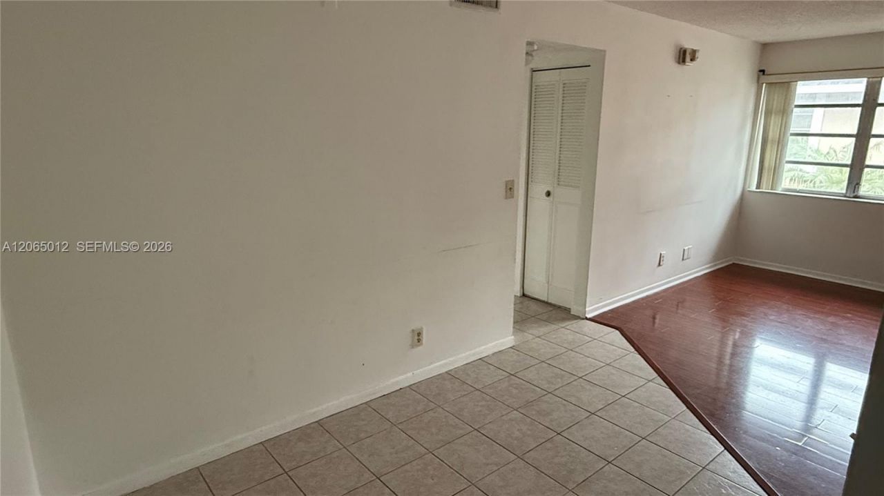 1032 Twin Lakes Dr, Unit 21-G, Coral Springs, FL 33071 Photo
