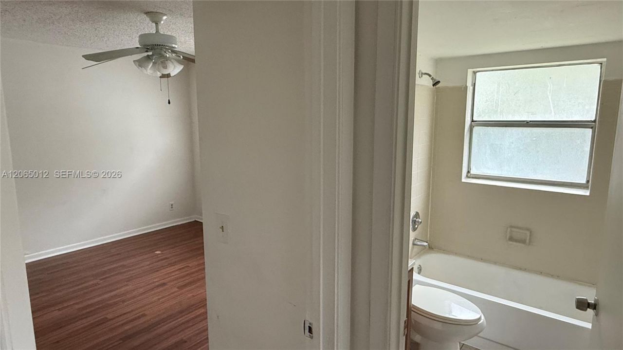 1032 Twin Lakes Dr, Unit 21-G, Coral Springs, FL 33071 Photo
