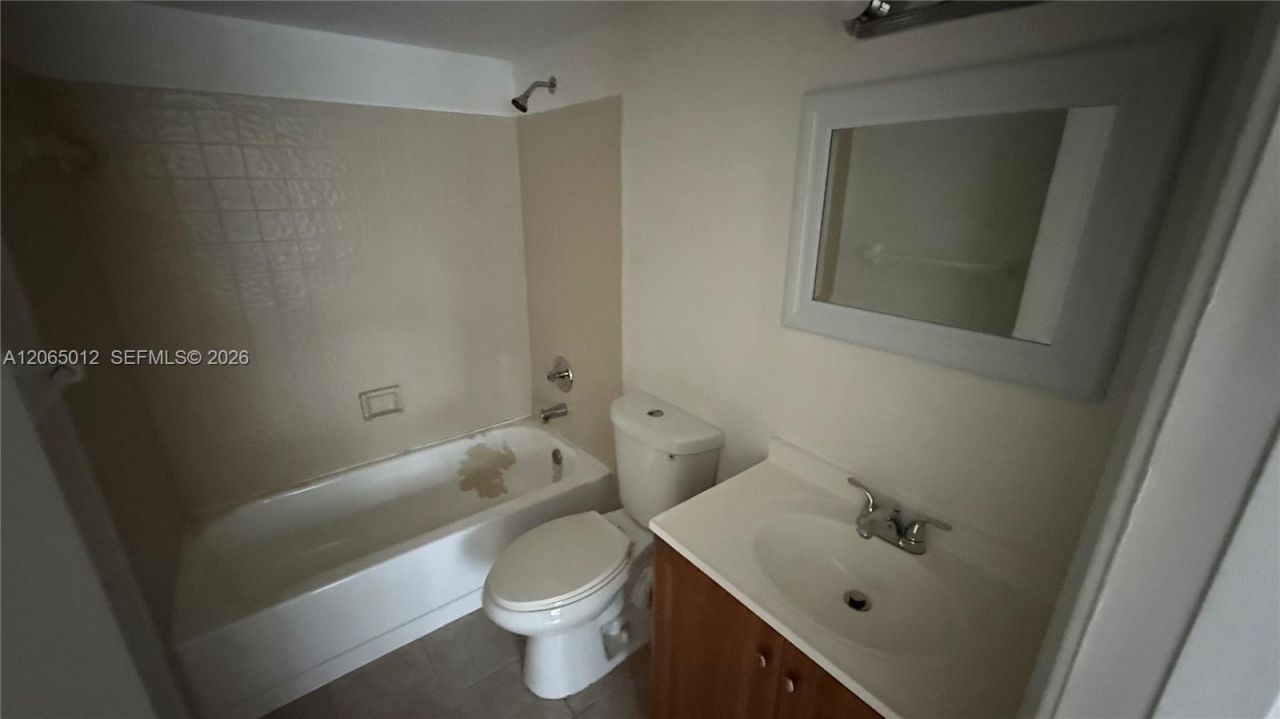 1032 Twin Lakes Dr, Unit 21-G, Coral Springs, FL 33071 Photo