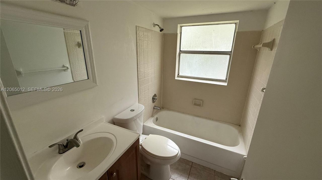 1032 Twin Lakes Dr, Unit 21-G, Coral Springs, FL 33071 Photo