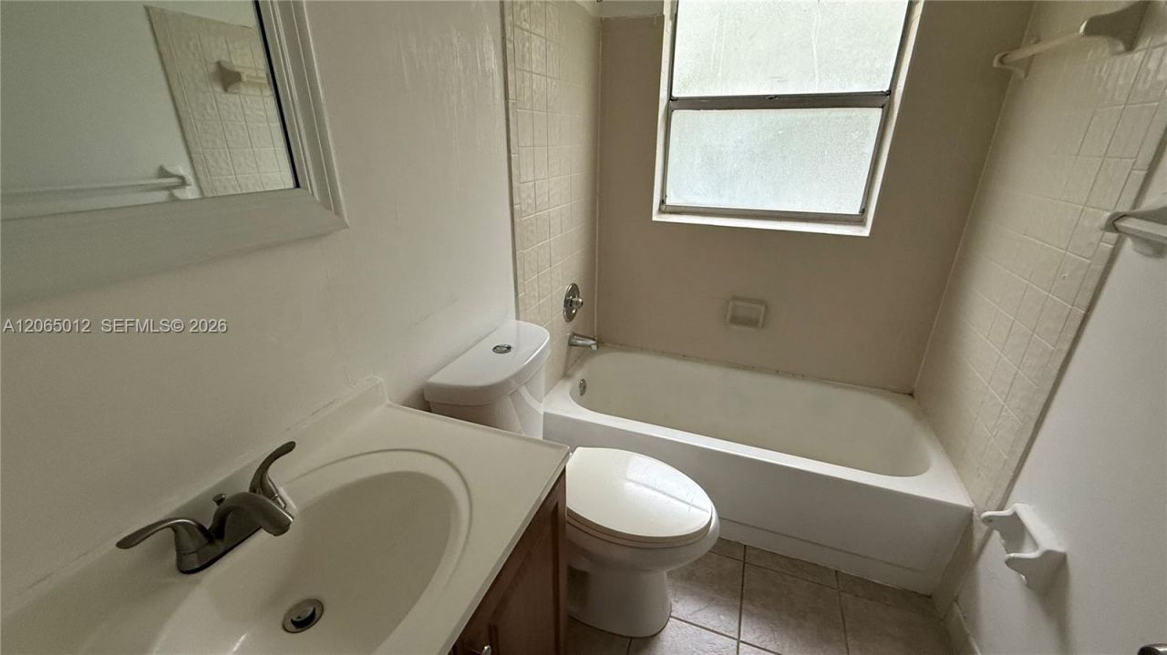 1032 Twin Lakes Dr, Unit 21-G, Coral Springs, FL 33071 Photo