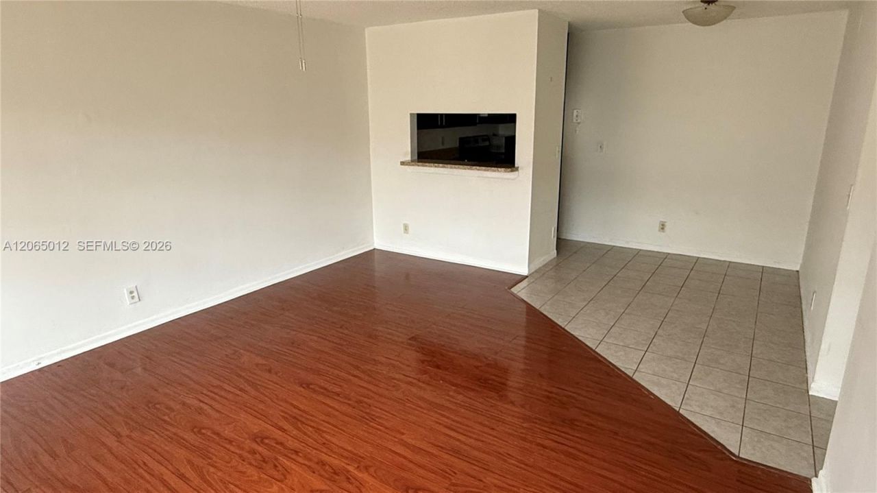1032 Twin Lakes Dr, Unit 21-G, Coral Springs, FL 33071 Photo