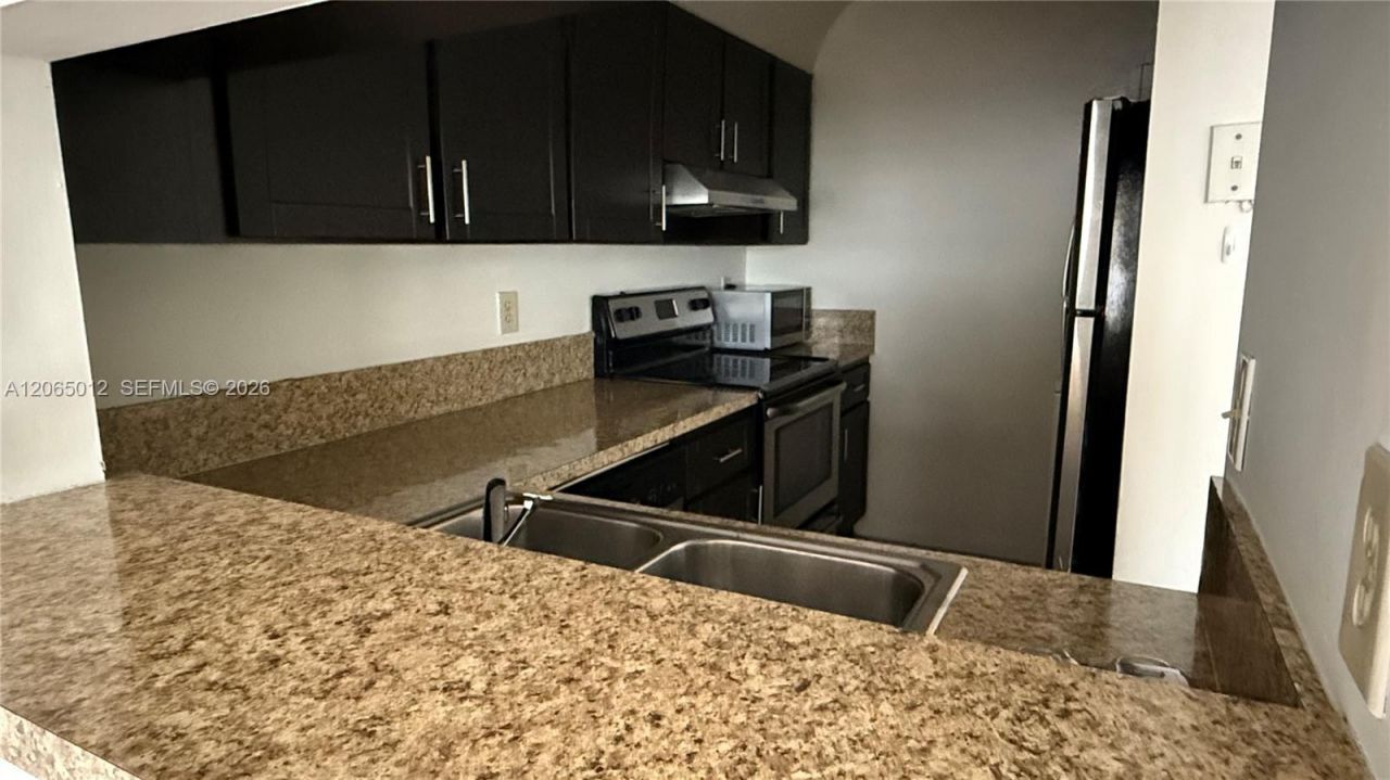 1032 Twin Lakes Dr, Unit 21-G, Coral Springs, FL 33071 Photo