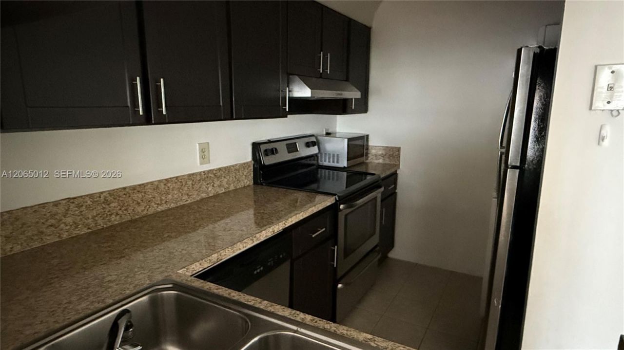 1032 Twin Lakes Dr, Unit 21-G, Coral Springs, FL 33071 Photo