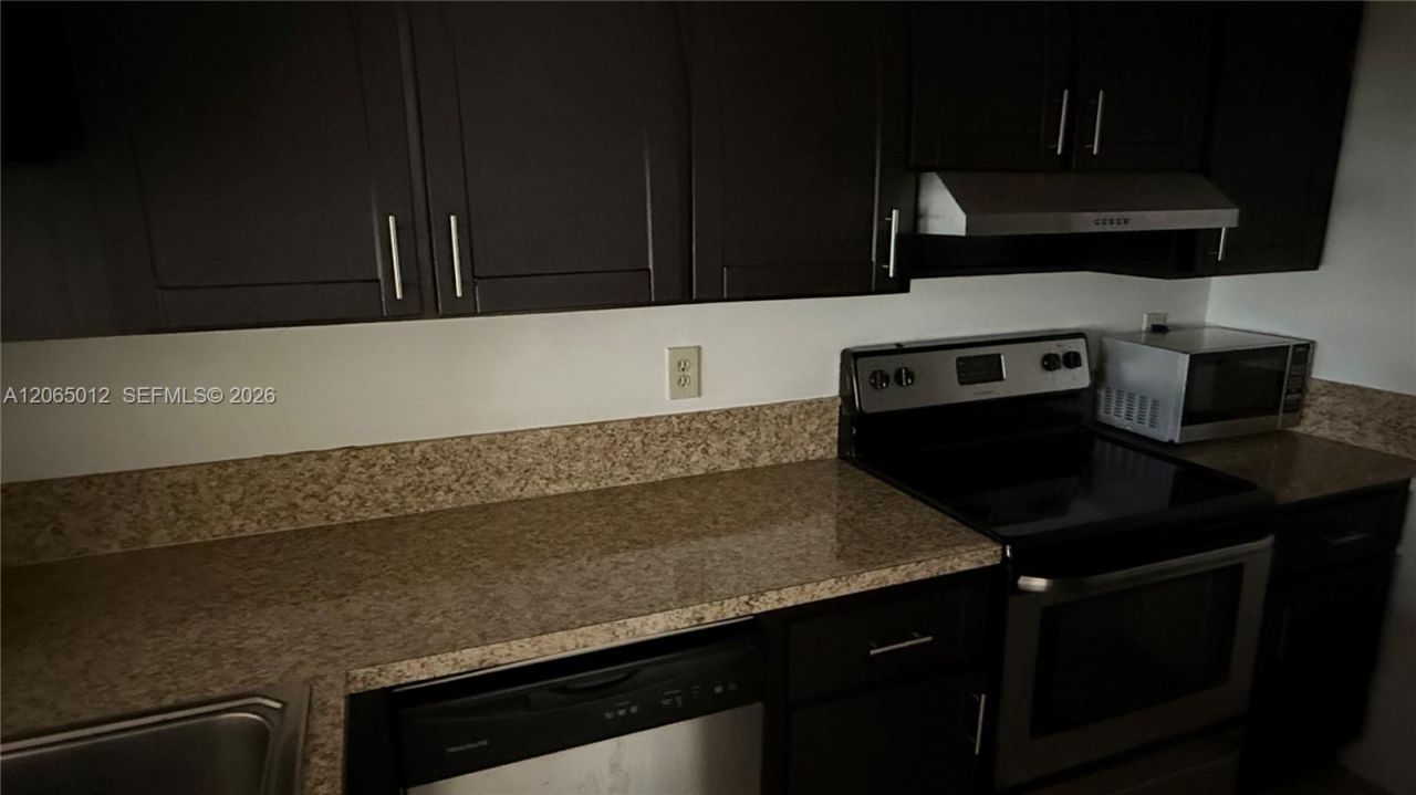 1032 Twin Lakes Dr, Unit 21-G, Coral Springs, FL 33071 Photo