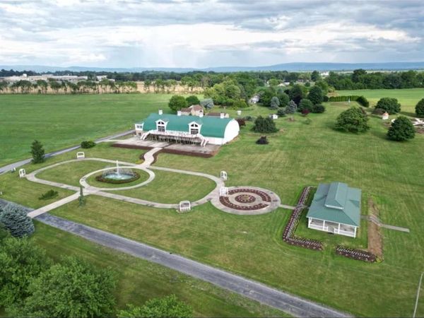 1032 BUCHANAN TRAIL EAST , GREENCASTLE, PA 17225