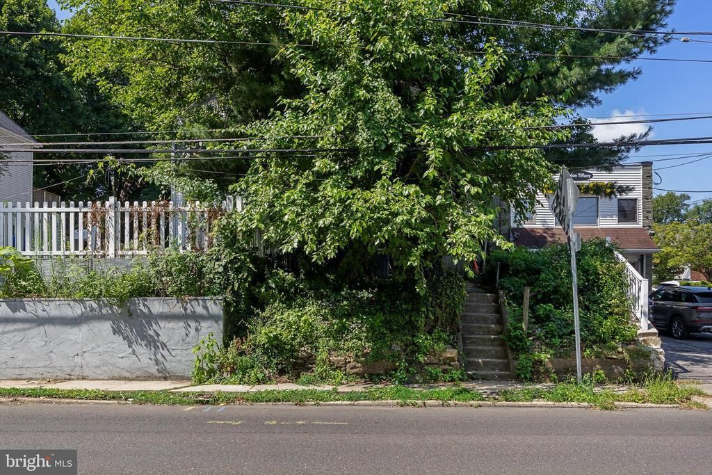 558 E CHURCH ROAD , ELKINS PARK, PA 19027