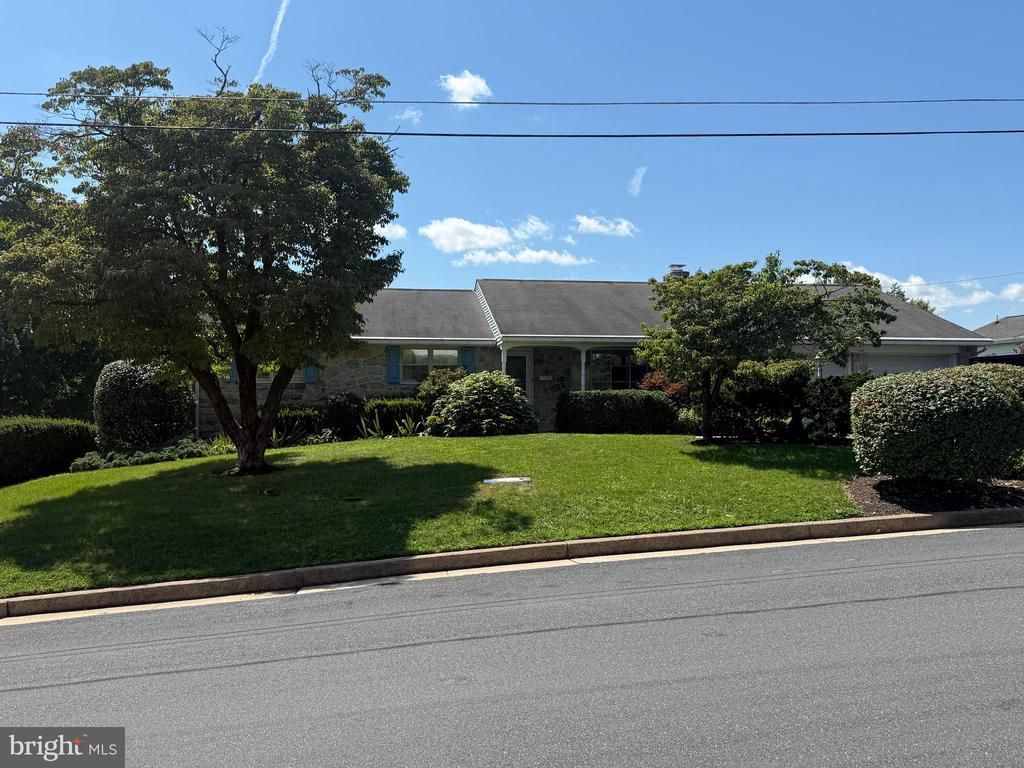 115 SUNSET LANE , BOYERTOWN, PA 19512